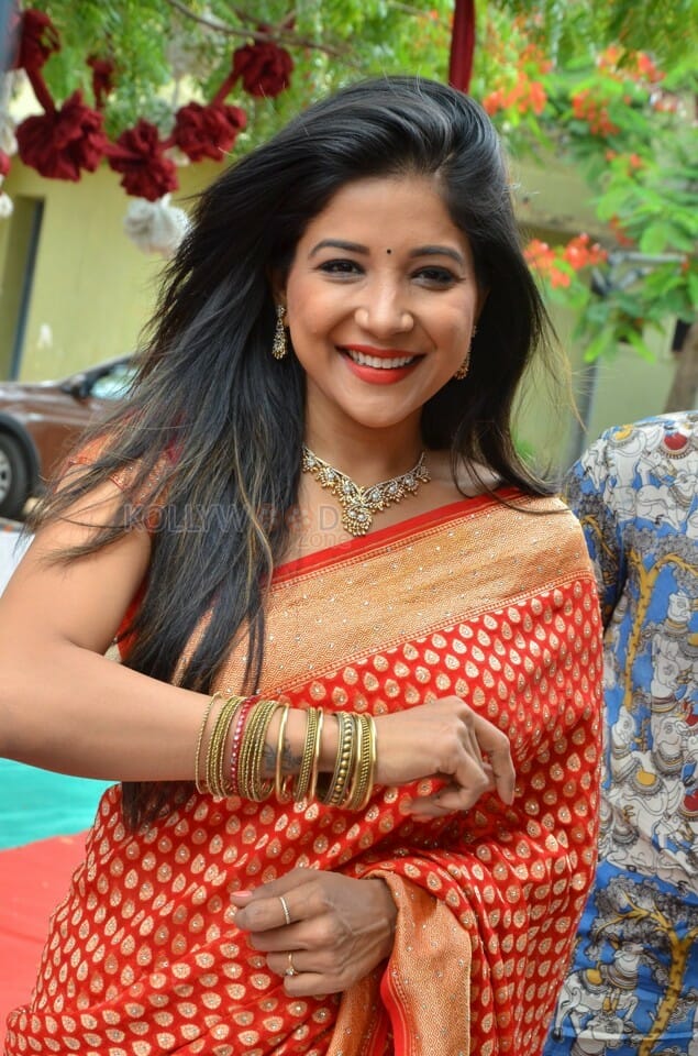 Actress Sakshi Agarwal Inauguration Handloom And Handicraft Exhibition Photos