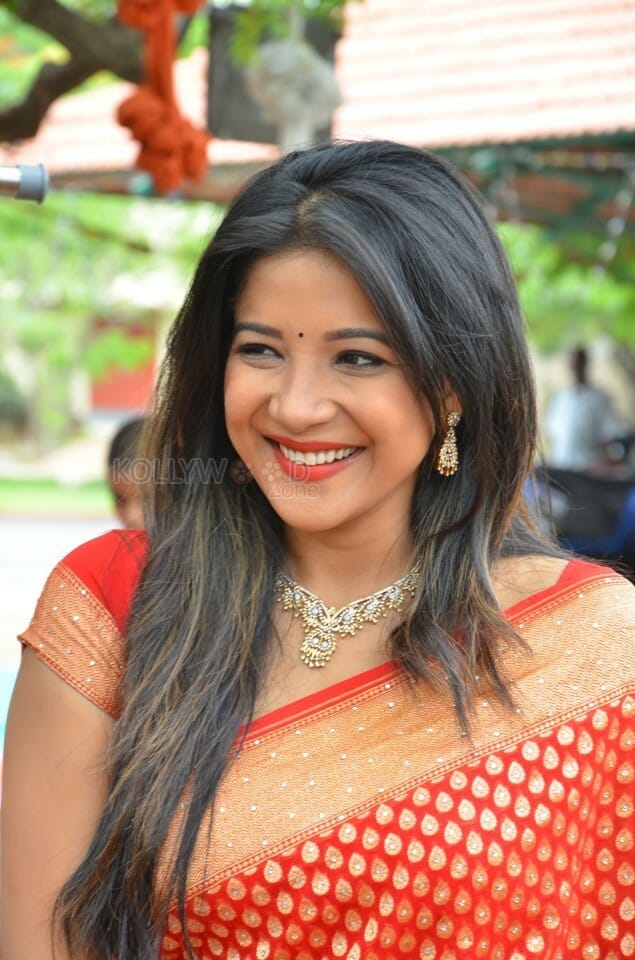 Actress Sakshi Agarwal Inauguration Handloom And Handicraft Exhibition Photos