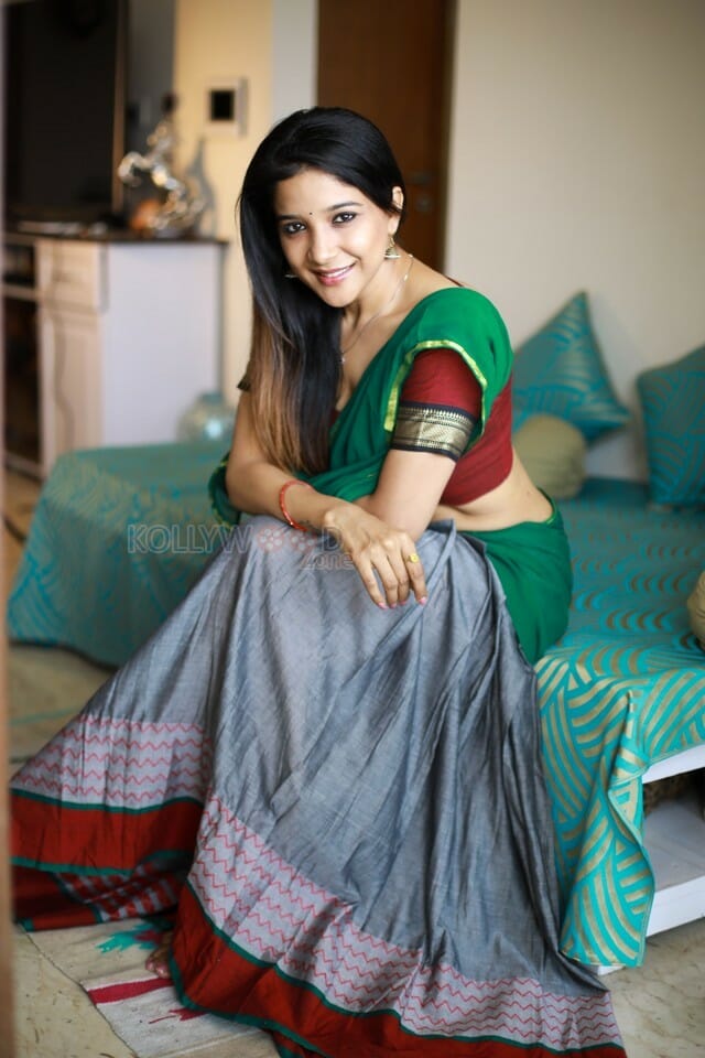 Actress Sakshi Agarwal New Photo Shoot Pictures