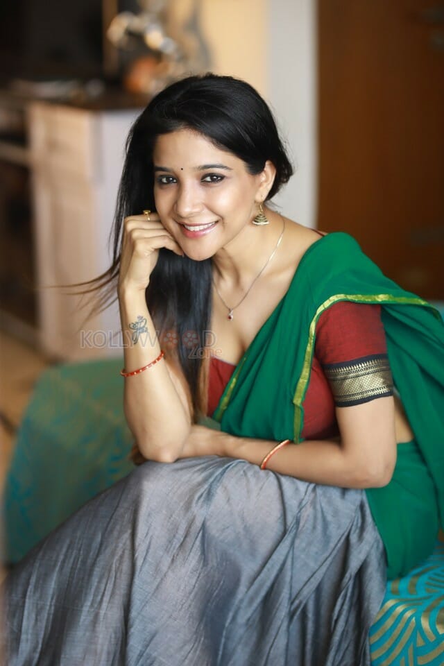 Actress Sakshi Agarwal New Photo Shoot Pictures