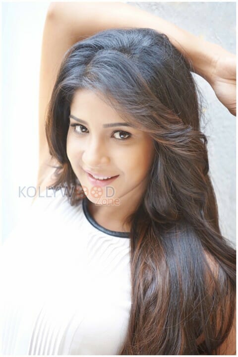 Actress Sakshi Agarwal Sexy Photoshoot Stills