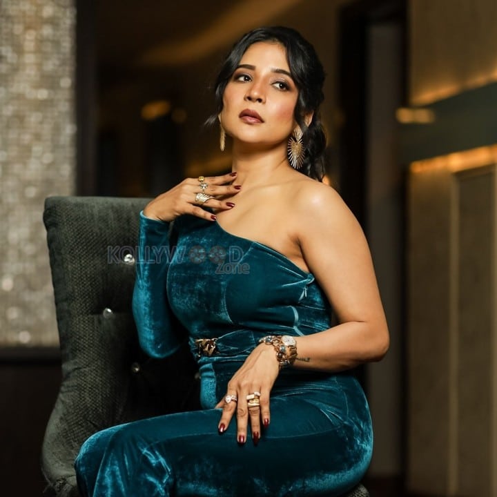 Actress Sakshi Agarwal in an One Shoulder Velvet Jumpsuit Pictures 01