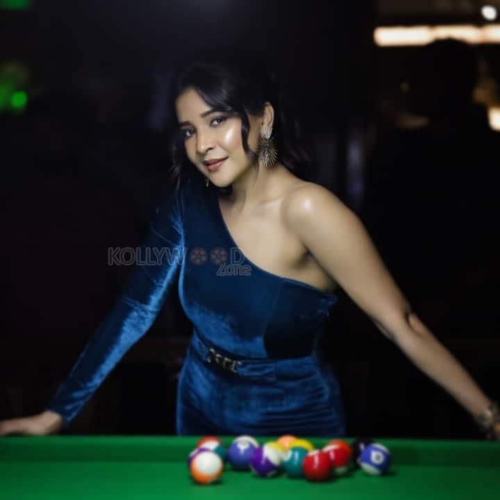 Actress Sakshi Agarwal in an One Shoulder Velvet Jumpsuit Pictures 10