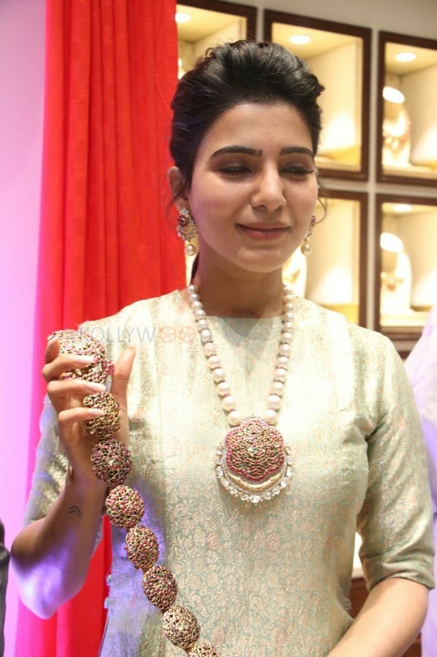 Actress Samantha Launch Of Nac Jewellers Antique Exhibition Photos