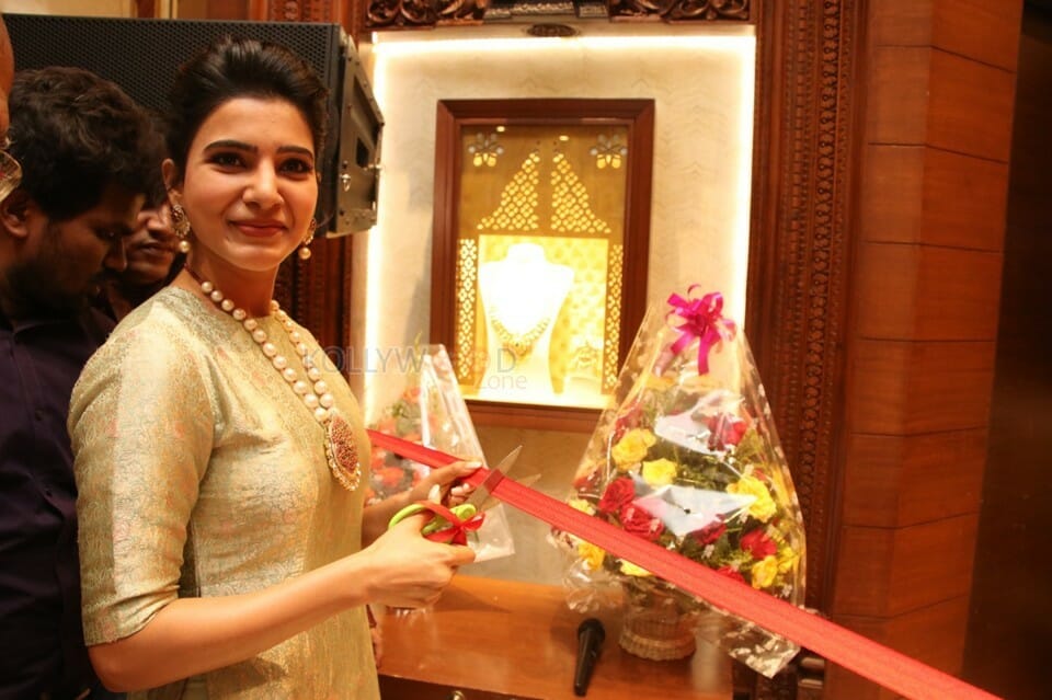 Actress Samantha Launch Of Nac Jewellers Antique Exhibition Photos