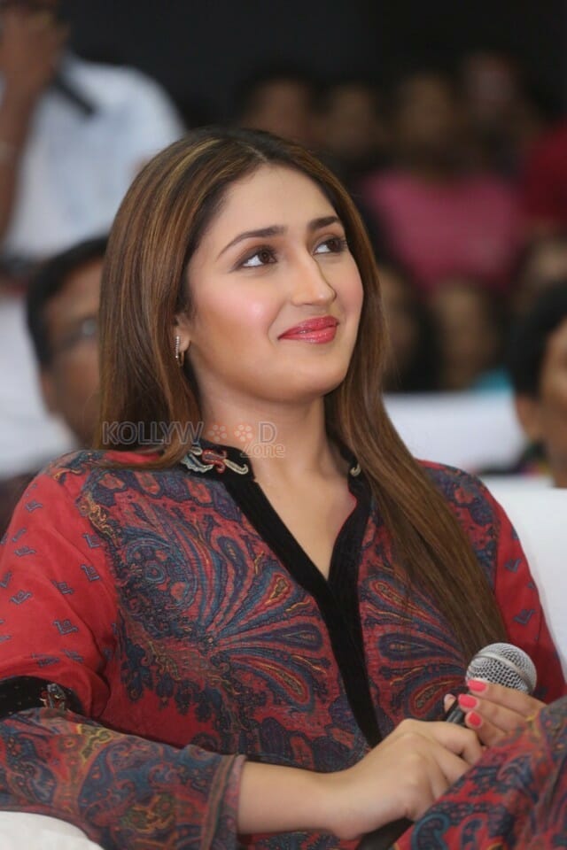 Actress Sayyeshaa Saigal At Bandobast Movie Pre release Pictures