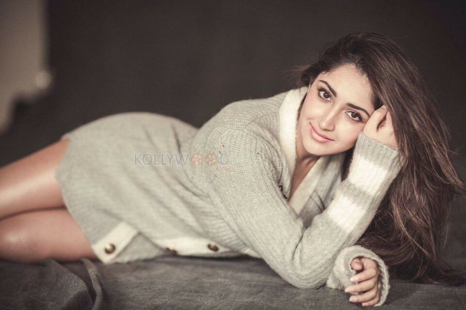 Actress Sayyeshaa Saigal Candid Pictures