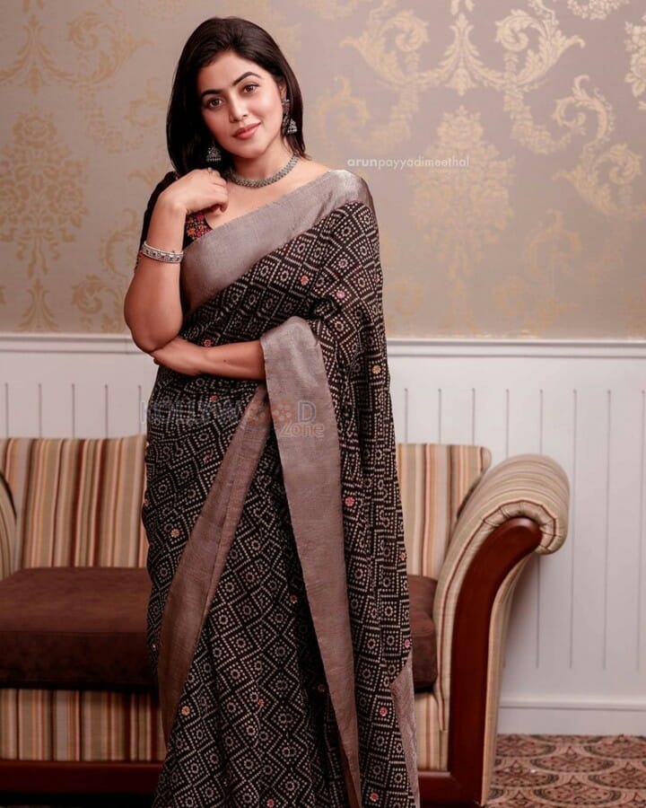 Actress Shamna Kasim Saree Photos