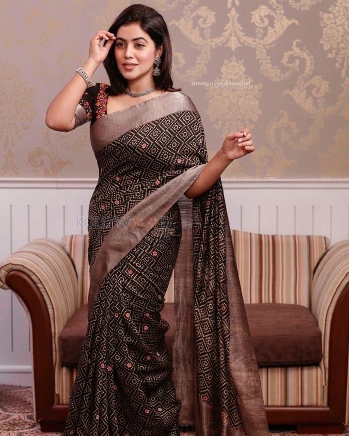 Actress Shamna Kasim Saree Photos