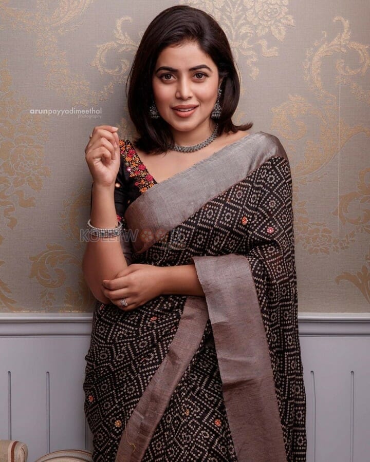 Actress Shamna Kasim Saree Photos