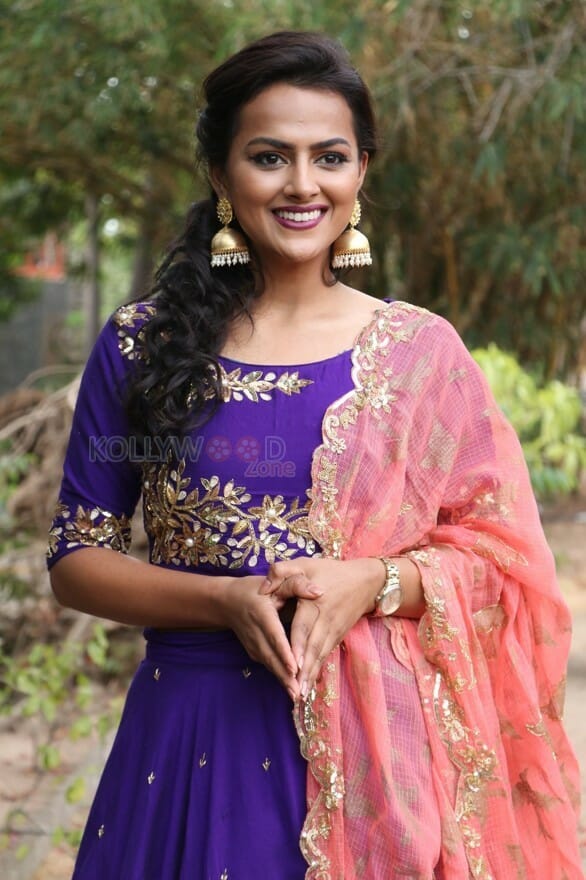 Actress Shraddha Srinath New Photos