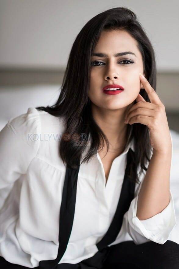 Actress Shraddha Srinath Photoshoot Pictures