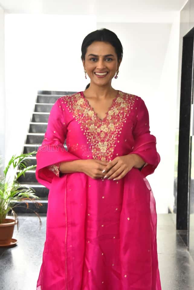 Actress Shraddha Srinath at Daaku Maharaj Movie Success Celebration Event Photos 05