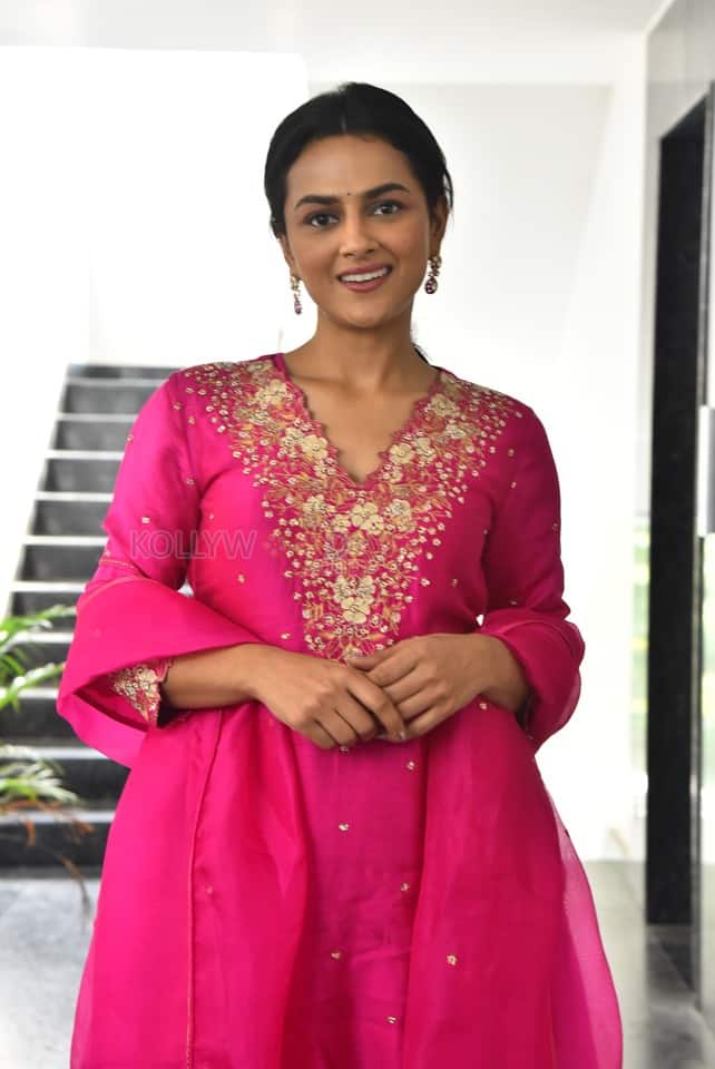 Actress Shraddha Srinath at Daaku Maharaj Movie Success Celebration Event Photos 14