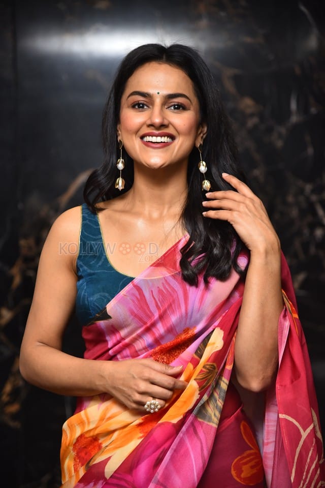 Actress Shraddha Srinath at Daaku Maharaj Movie Trailer Launch Photos 13