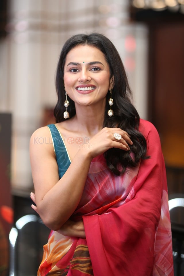 Actress Shraddha Srinath at Daaku Maharaj Movie Trailer Launch Photos 55