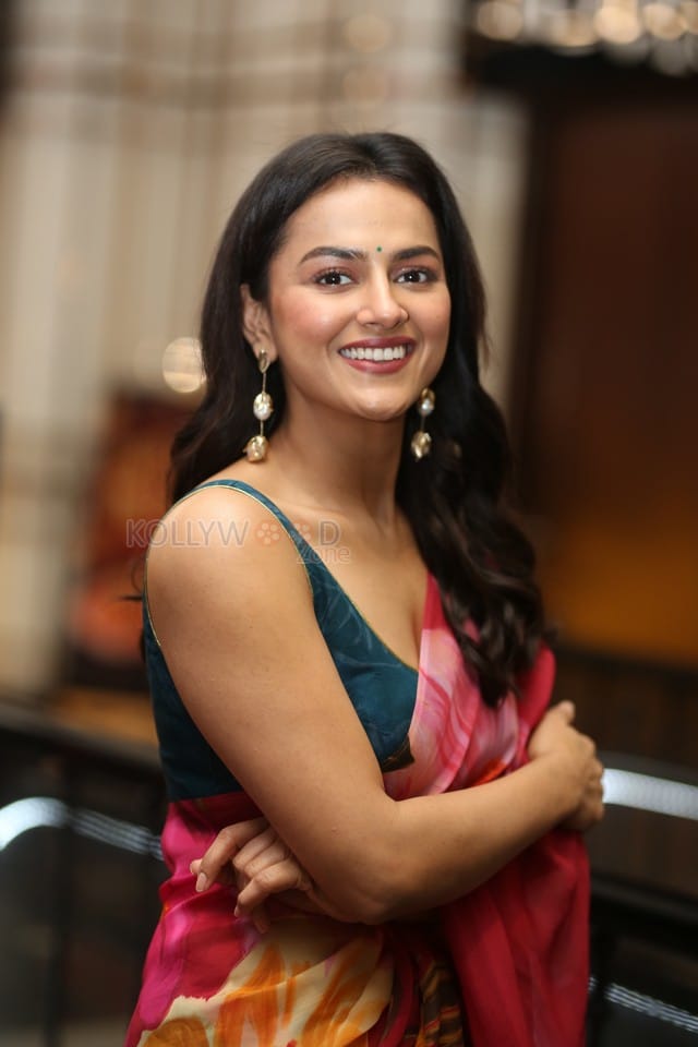 Actress Shraddha Srinath at Daaku Maharaj Movie Trailer Launch Photos 56