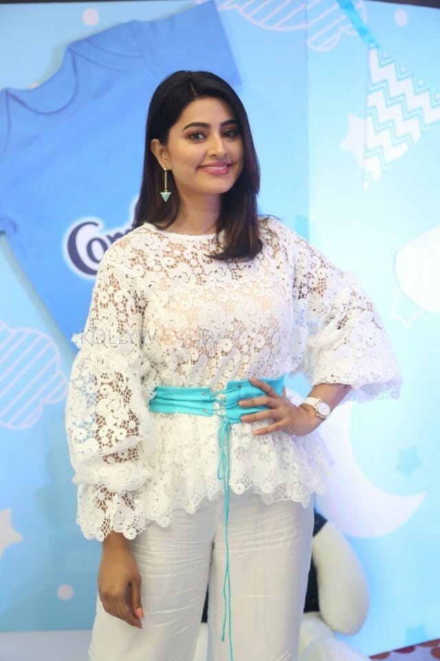 Actress Sneha Launches Comfort Pure Fabric Conditioner Photos