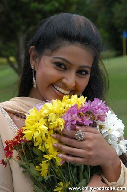 Actress Sneha Sexy Pictures