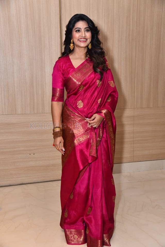 Actress Sneha at The GOAT Movie Pre release Event Pictures 03