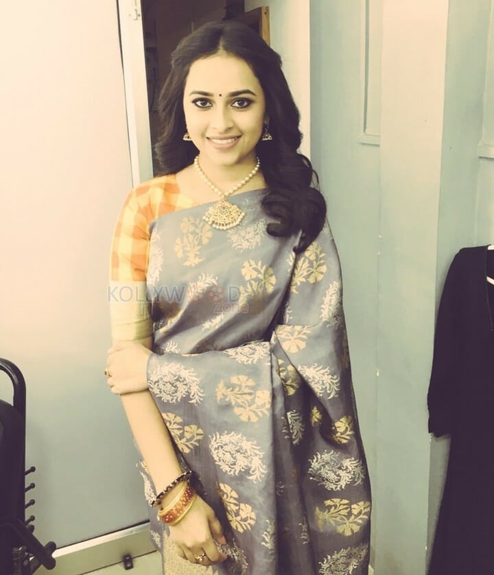 Actress Sri Divya Traditional Saree Photos