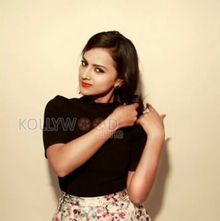 Actress Sshraddha Srinath Photos