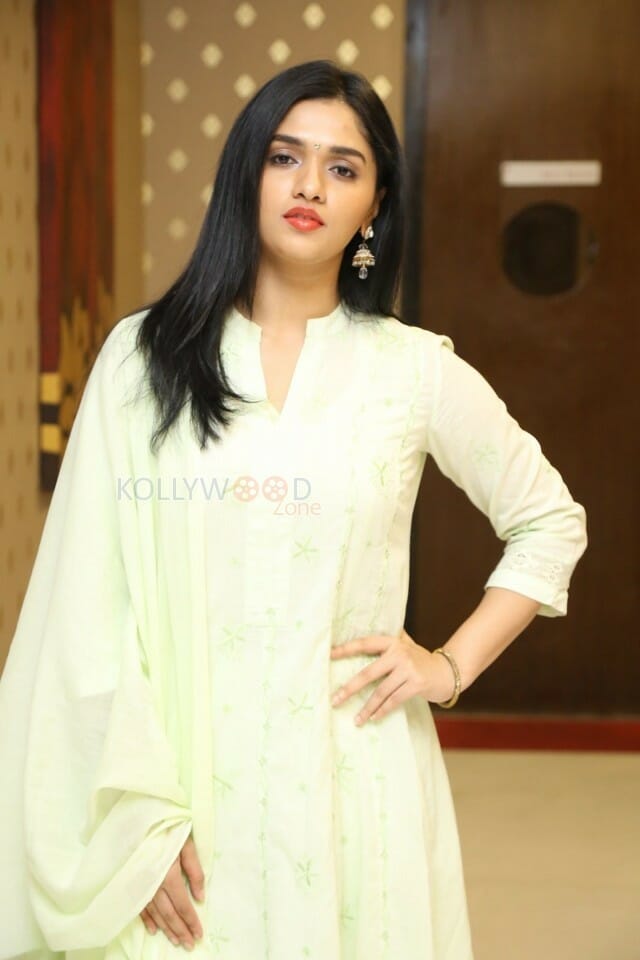 Actress Sunaina At Kaasi Pre release Event Photos