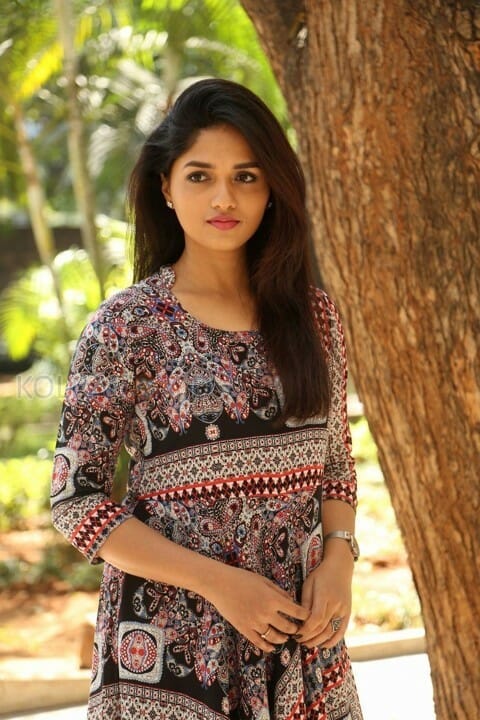 Actress Sunaina New Pics