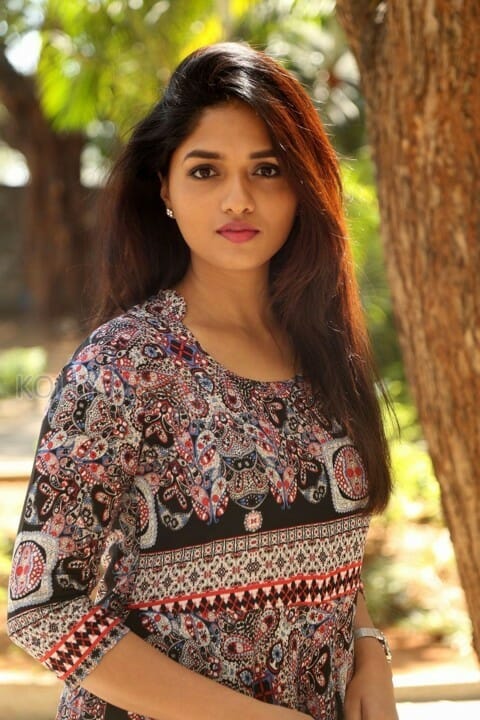 Actress Sunaina New Pics