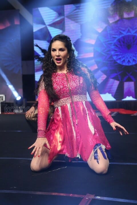 Actress Sunny Leone Dance Pics