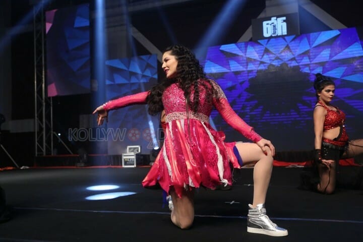 Actress Sunny Leone Dance Pics