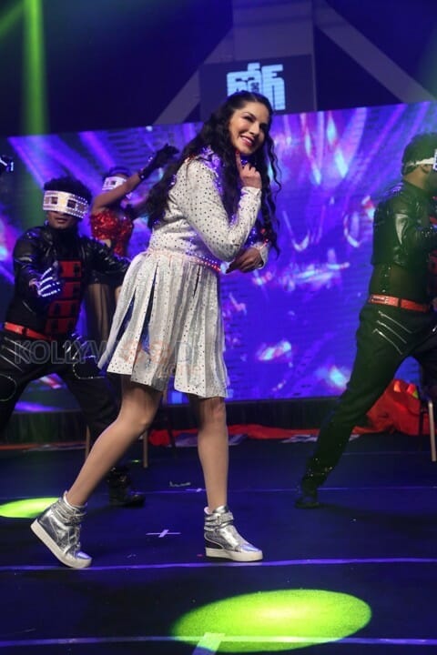 Actress Sunny Leone Dance Pics