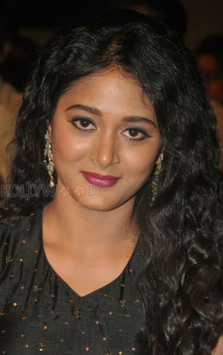 Actress Sushma Raj New Pics