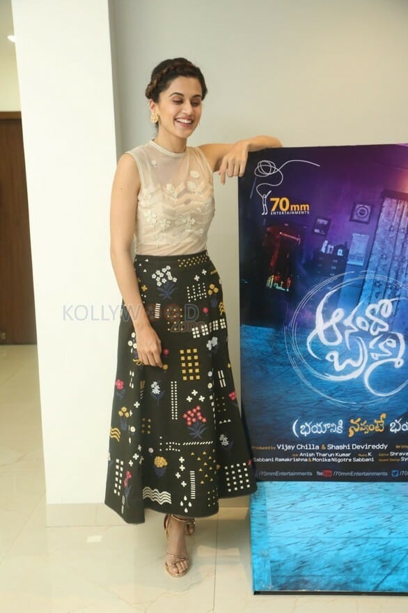 Actress Taapsee Pannu New Stills