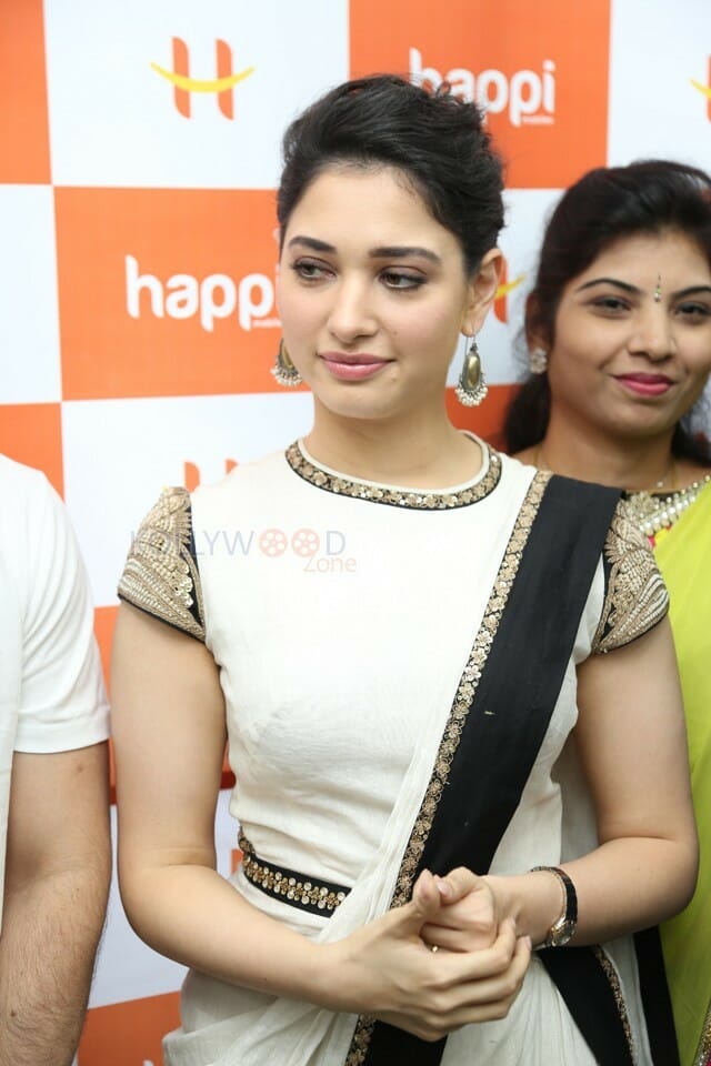 Actress Tamanna Launches Happi Mobiles In Kurnool Photos