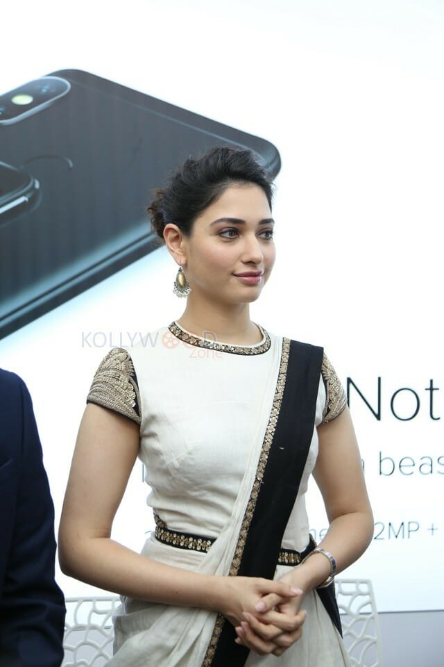 Actress Tamanna Launches Happi Mobiles In Kurnool Photos