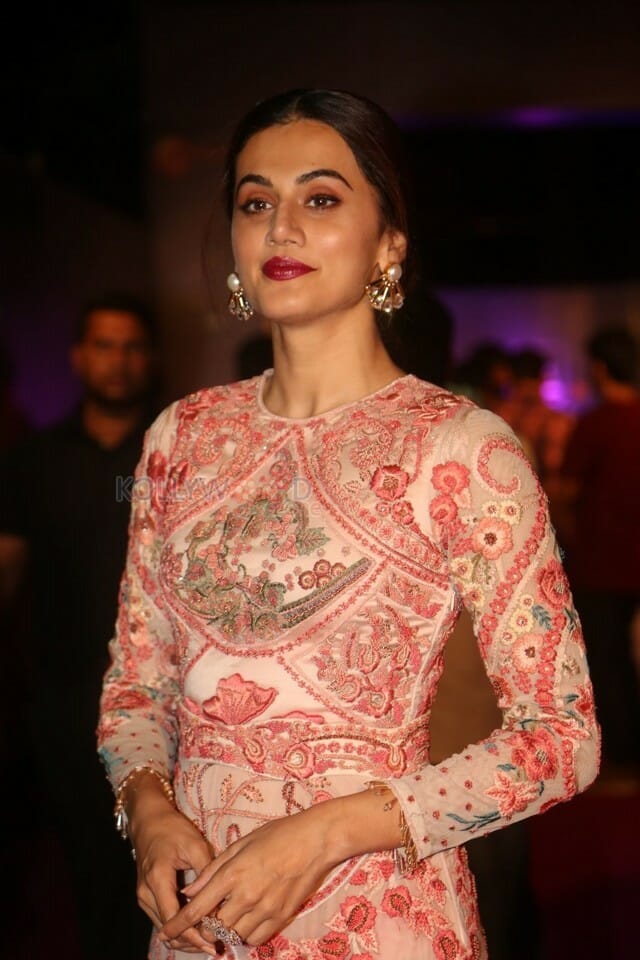 Actress Tapsee At Zee Apsara Awards Photos