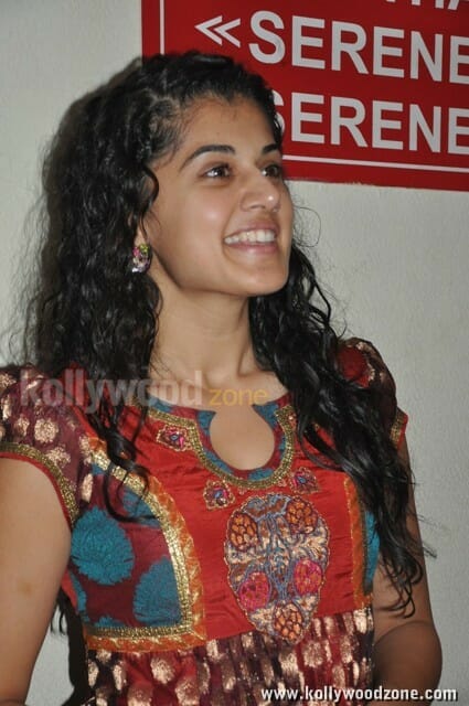 Actress Tapsee In Vanthaan Ventraan Premiere Show Pictures