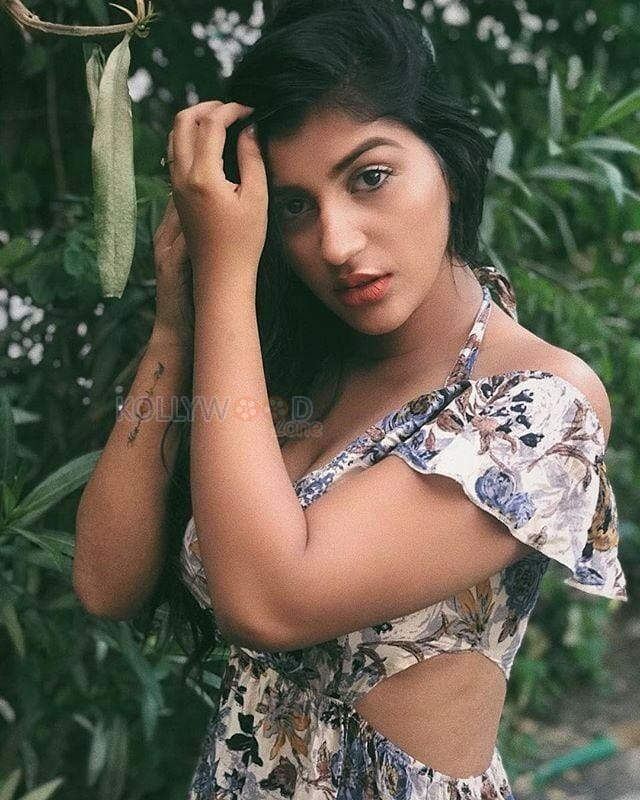 Actress Yaashika Anand Photoshoot Pictures