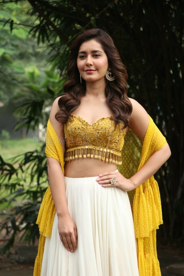 Adanga Maru Heroine Rashi Khanna Pictures