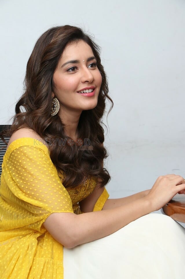 Adanga Maru Heroine Rashi Khanna Pictures