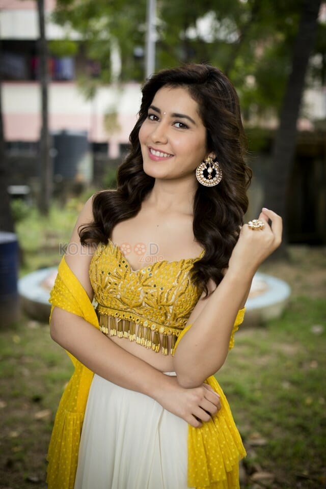 Adangamaru Heroine Rashi Khanna Stills