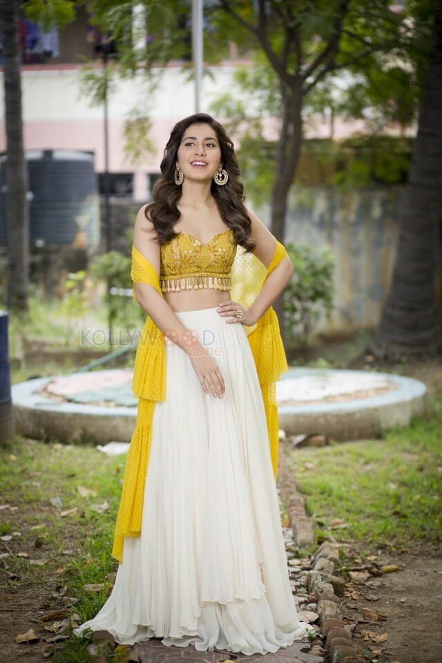 Adangamaru Heroine Rashi Khanna Stills