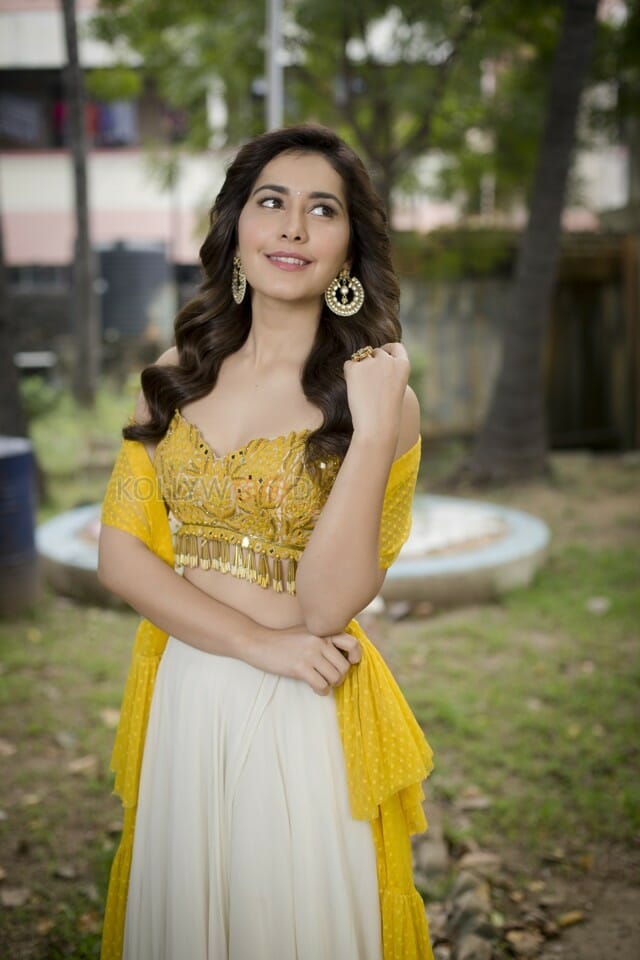 Adangamaru Heroine Rashi Khanna Stills