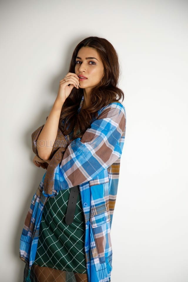 Adipurush Heroine Kriti Sanon Photoshoot Stills 15