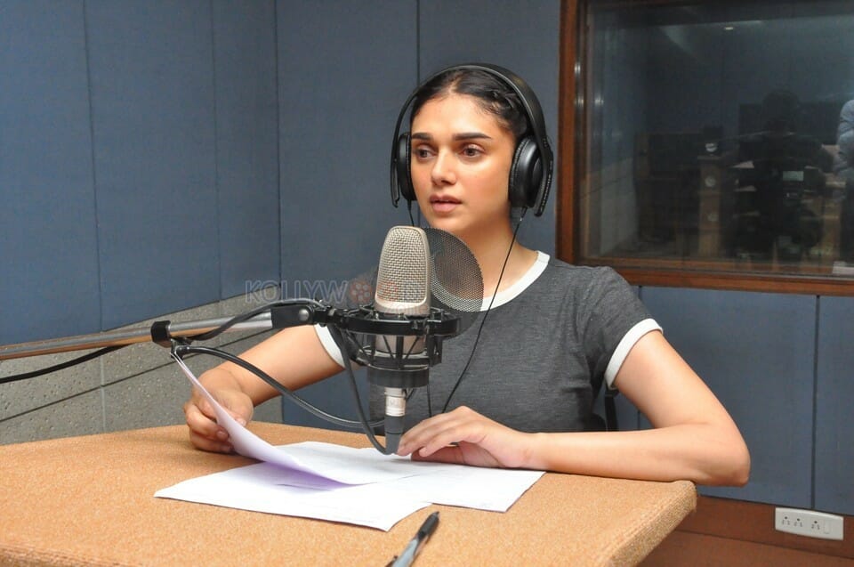 Aditi Rao Hydari Dubbing For Sammohanam Movie Photos