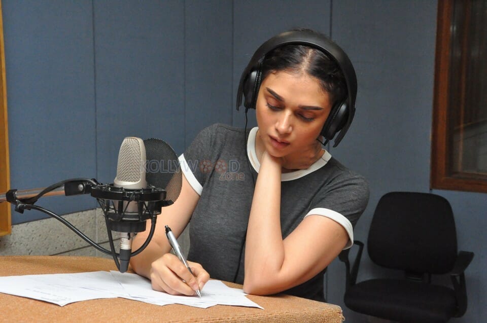 Aditi Rao Hydari Dubbing For Sammohanam Movie Photos