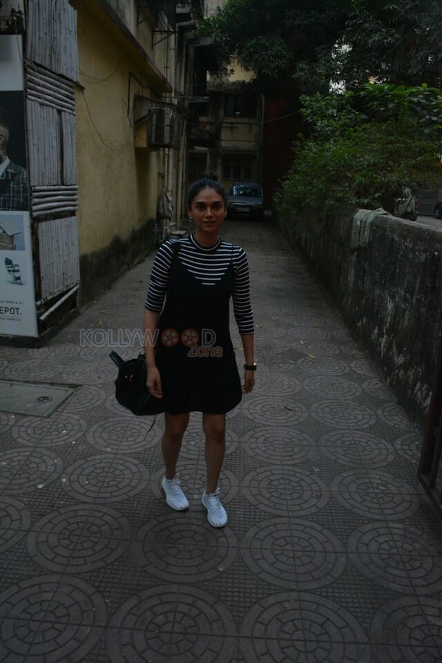 Aditi Rao Hydari Spotted Spotted At Zido Salon In Bandra Photos