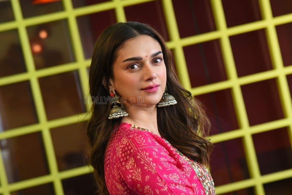 Aditi Rao Hydari at Maha Samudram Movie Interview Photos 05