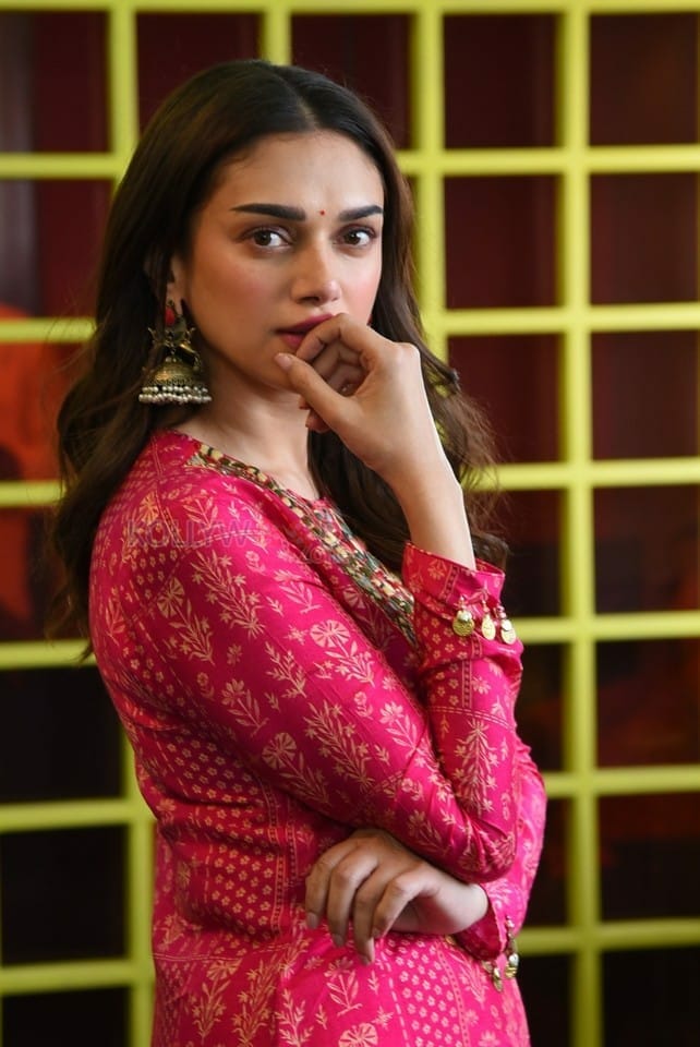 Aditi Rao Hydari at Maha Samudram Movie Interview Photos 12